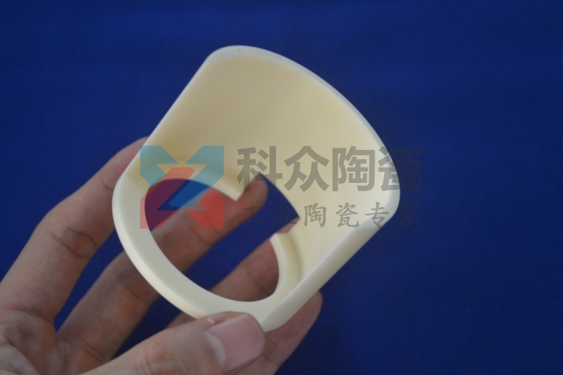 對比傳統(tǒng)鋼材氧化鋁陶瓷具有哪些優(yōu)勢？